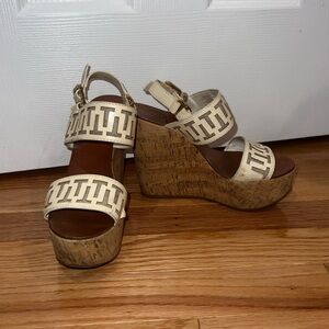 TORY HURCH WHITE LEATHER LOGO WEDGE HEELS SZ 6